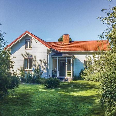 1 Bedroom Beautiful Home In Lidkoeping Sjovik  Exterior photo